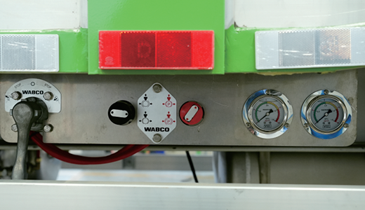 畜禽運(yùn)輸半掛車