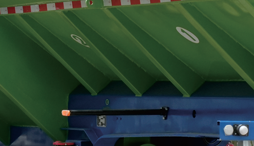 散裝飼料運(yùn)輸半掛車